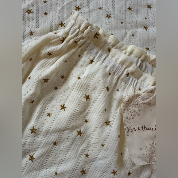 Hem & Thread Cream Pajama Set with⭐️⭐️Pattern - Picture 2 of 7